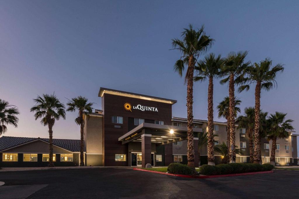 La Quinta Inn & Suites by Wyndham Las Vegas Nellis, Лас-Вегас