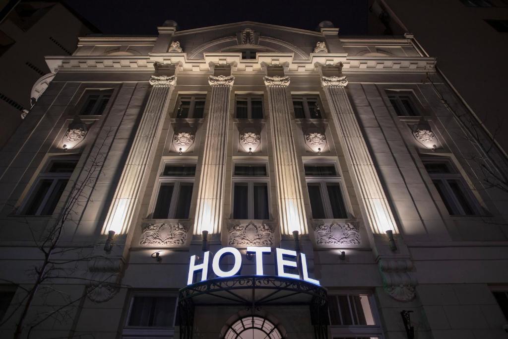 Public House Hotel, Белград