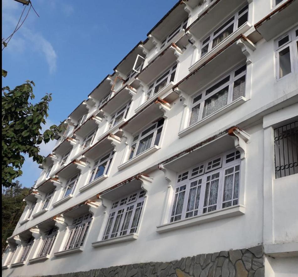 Hotel Taktsang Darjeeling with garden & parking, Дарджилинг