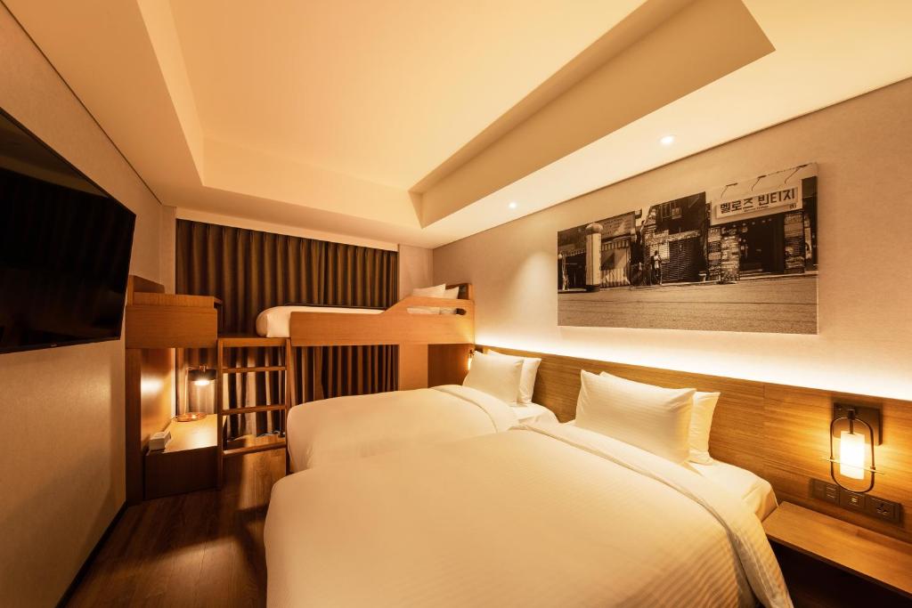 Трехместный (Superior Triple Room with Three Single Beds), Mercure Ambassador Seoul Hongdae