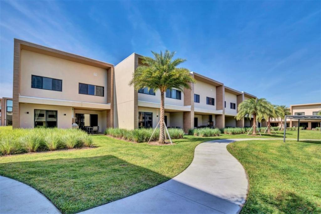 Your Family will love the 1st Class Amenities at Your Private Townhome on Magic Village Resort, Orlando Townhome 3694, Орландо