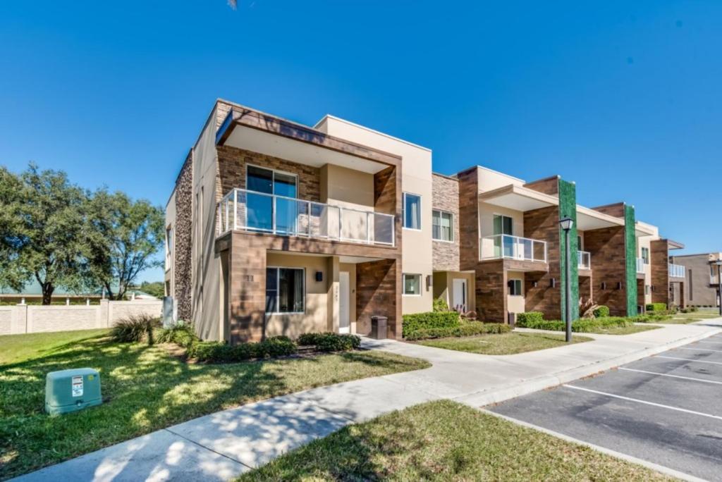 At Last You can Rent the Perfect Luxury Townhome on Magic Village Resort, minutes from Disney World, Orlando Townhome 3703, Орландо