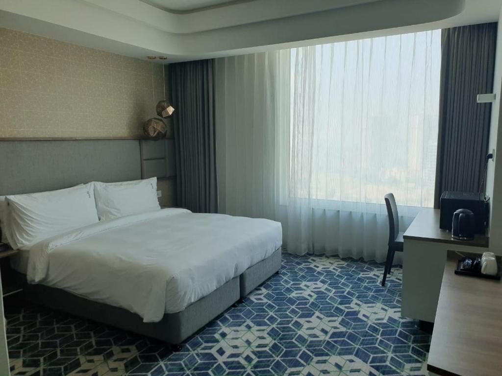 Двухместный (KING MOBIL ACCESSIBLE  WITH 10% DISCOUNT ON F&B, LCO TILL 1500 NS), Holiday Inn Gurugram Sector 90, an IHG Hotel