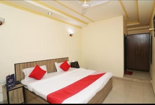 Hotel Vaibhav Palace with restaurant, Агра