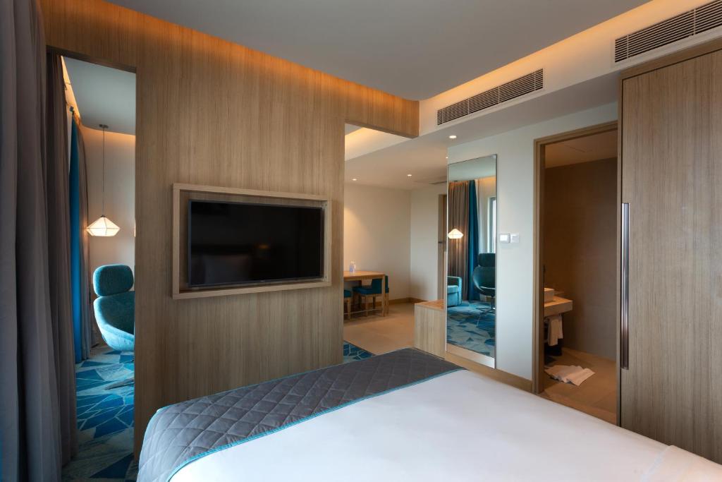 Сьюит (1 QUEEN BED JUNIOR SUITE Free Buffet Breakfast and 15% Disc on F&B), Holiday Inn Express & Suites Bengaluru Old Madras Road, an IHG Hotel