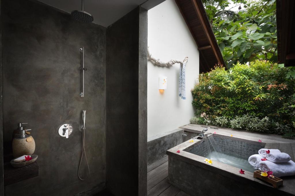 Вилла (Deluxe Two-Bedroom Villa with Private Pool and Free Benefit), De Ubud Villas & Spa
