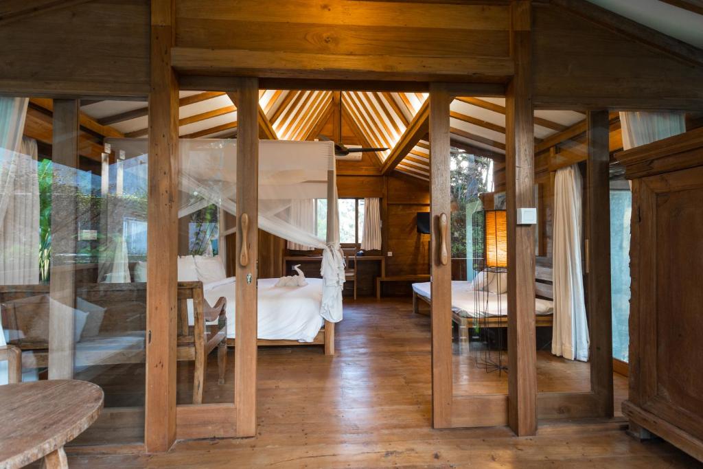 Вилла (Wooden One-Bedroom Suite with Garden View), De Ubud Villas & Spa