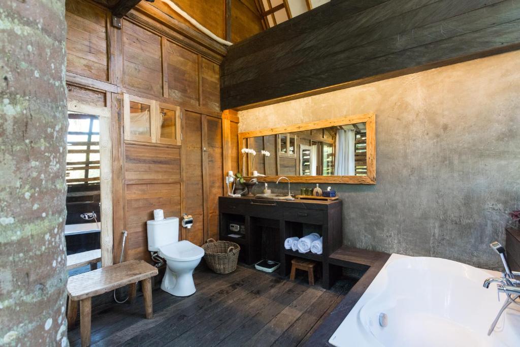 Вилла (Wooden Two-Bedroom Villa and Garden View), De Ubud Villas & Spa