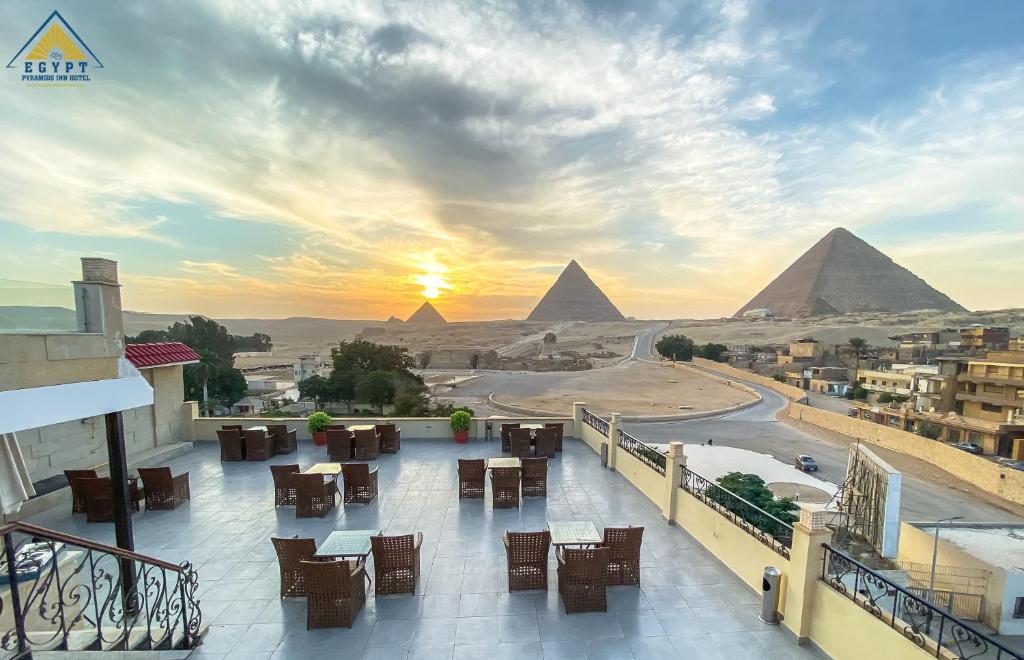 Egypt pyramids inn, Каир