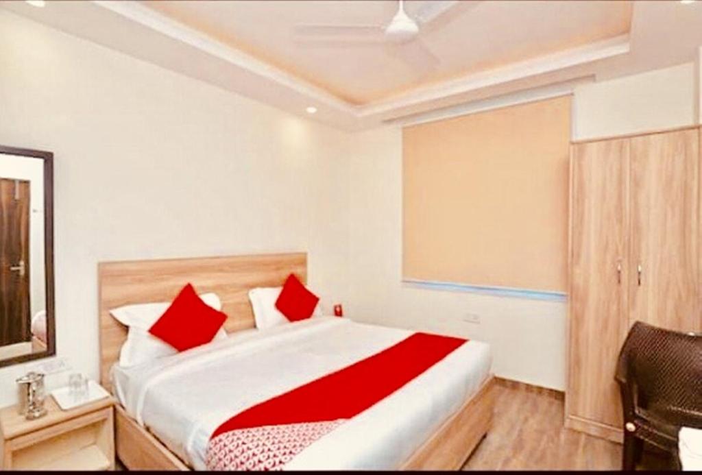 Hotel Aerocity Golden At Delhi Airport, Нью-Дели