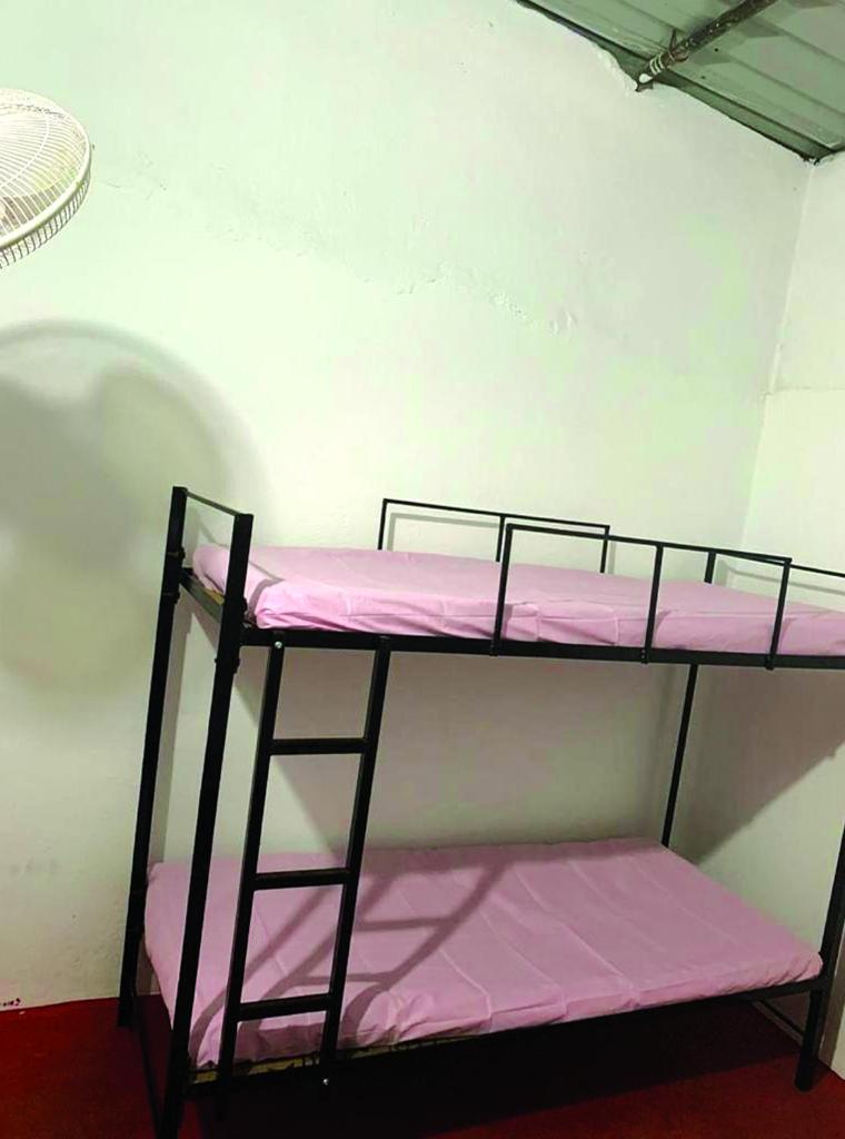 Seinfeld's Cafe and Hostel, Анжуна