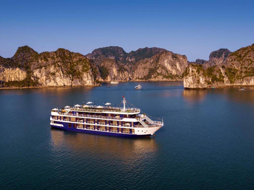Lan Ha Legend Cruise, Халонг