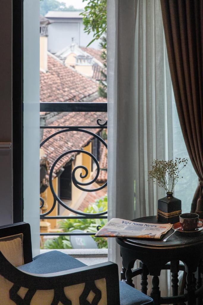 Сьюит (Junior Suite with Balcony Twin - Free 1 Cocktail), Aira Boutique Hanoi Hotel & Spa