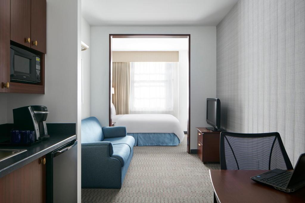 Club Quarters Hotel, Wacker at Michigan, Чикаго