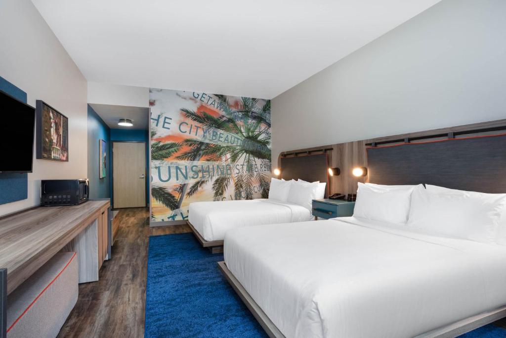 Двухместный (Deluxe Queen Room with Two Queen Beds - Mobility Access/Non-Smoking), TRYP by Wyndham Orlando