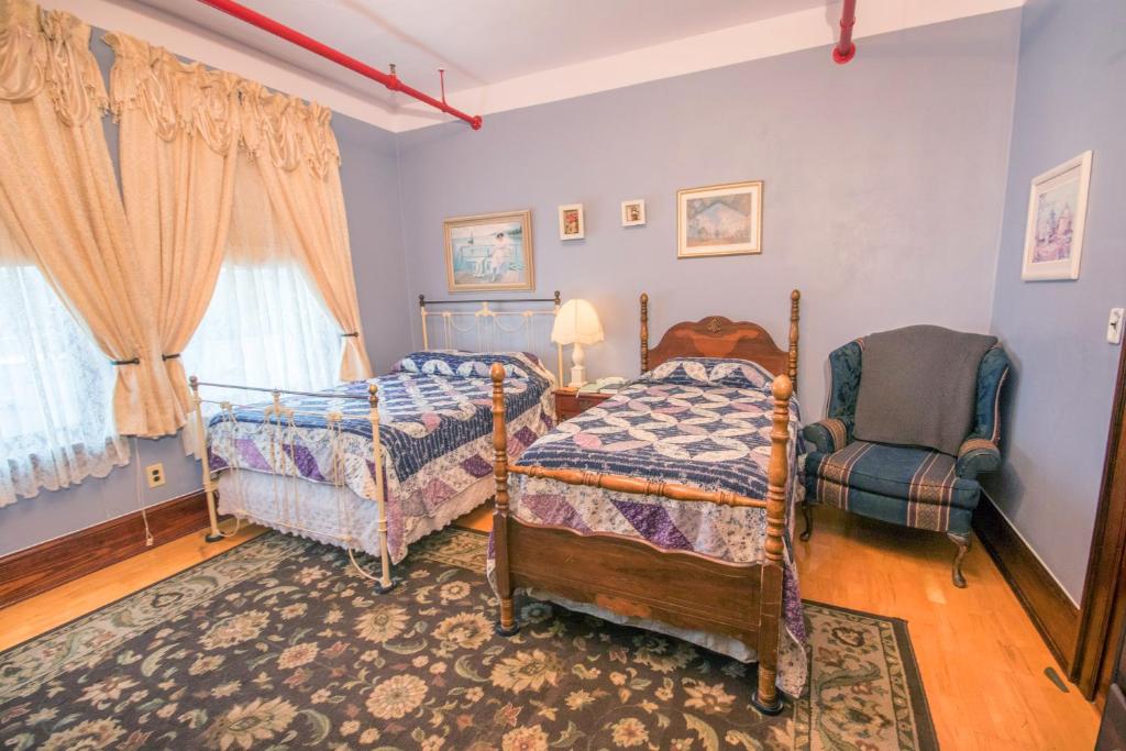 Семейный (Улучшенный семейный номер), The Edgewater Hotel