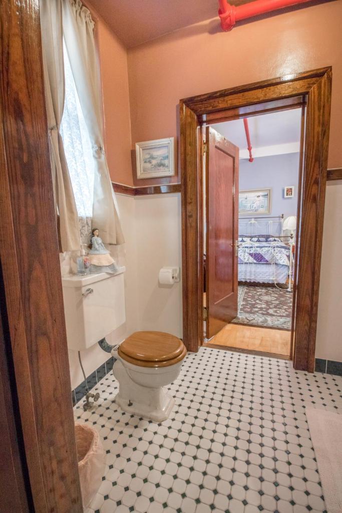 Семейный (Улучшенный семейный номер), The Edgewater Hotel