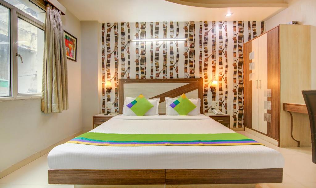 Двухместный ([Sanitized] Deluxe Double Room), Treebo Rockwell Plaza