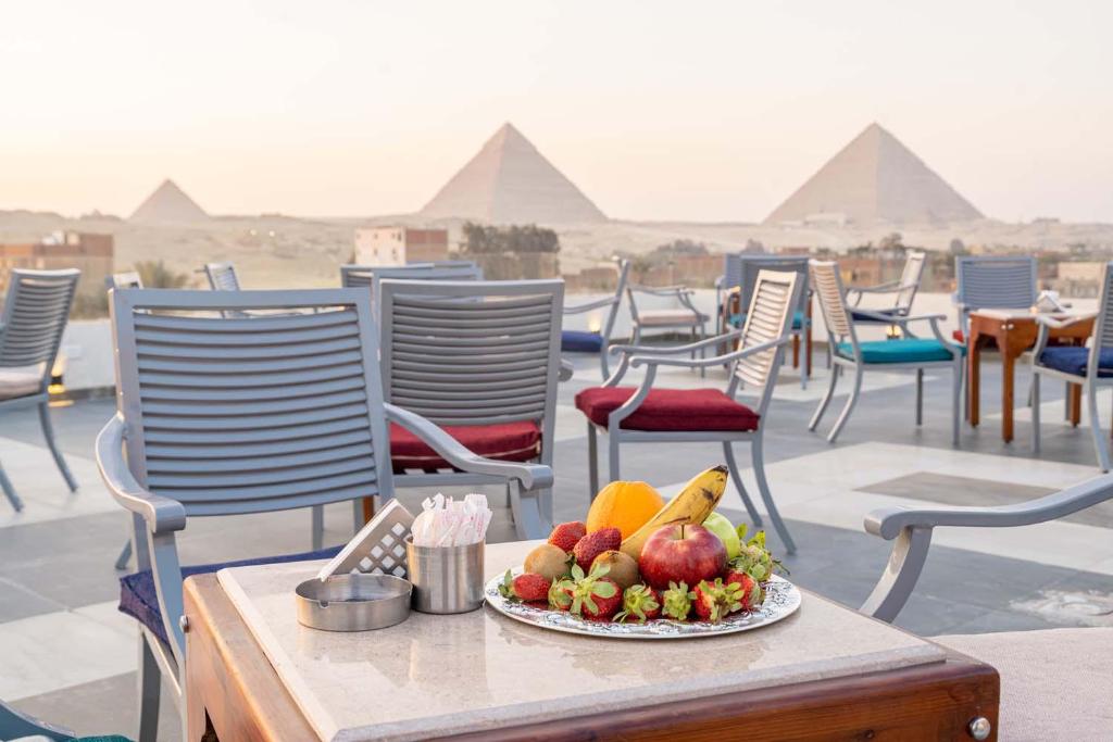 Nine Pyramids View Hotel, Каир