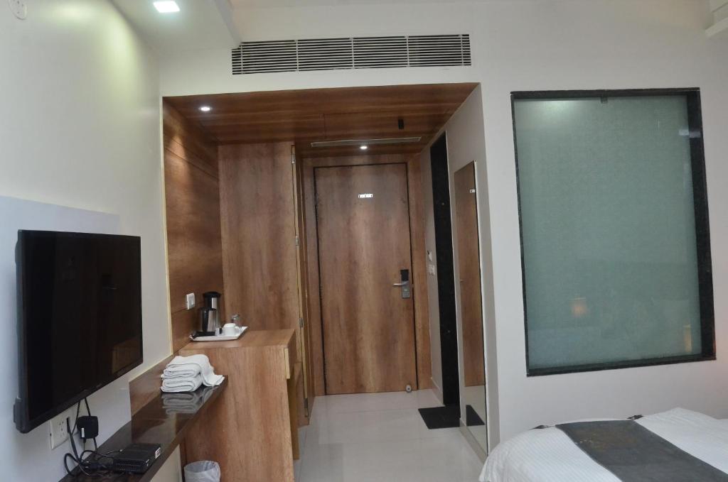 Двухместный (Executive Room with Early check-in By 3 Hours,Late check-out by 3 hours), Hotel Sopan Heights