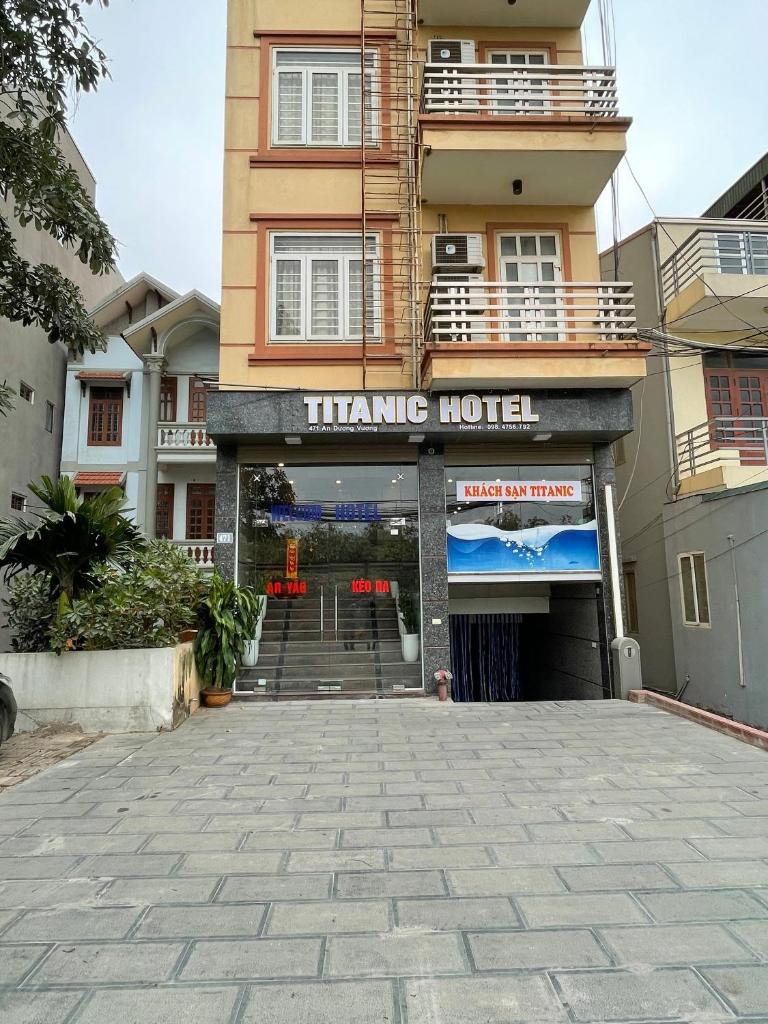 TITANIC HOTEL, Ханой