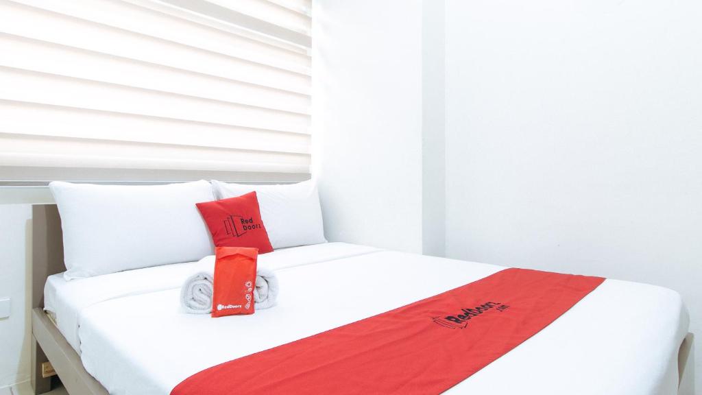 Двухместный (Номер Делюкс), RedDoorz Plus @ Urban Deca Tower Edsa 2