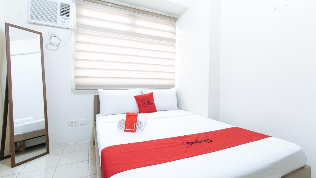 Двухместный (Номер Делюкс), RedDoorz Plus @ Urban Deca Tower Edsa 2