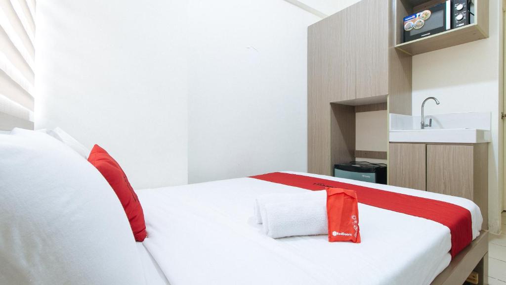 Двухместный (Номер Делюкс), RedDoorz Plus @ Urban Deca Tower Edsa 2