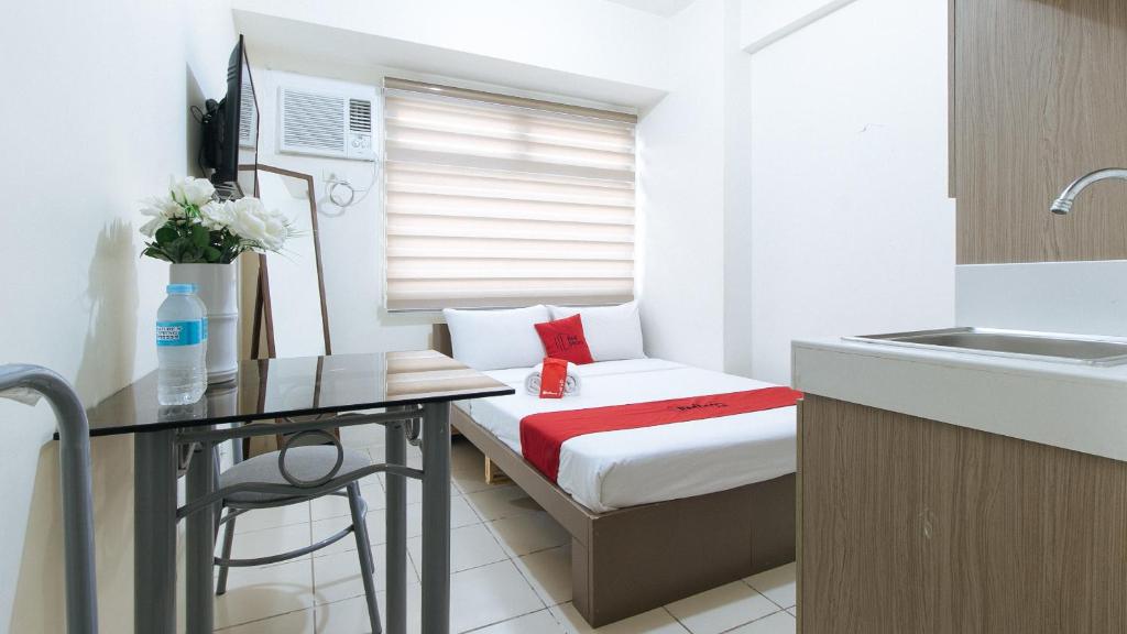 RedDoorz Plus @ Urban Deca Tower Edsa 2, Манила