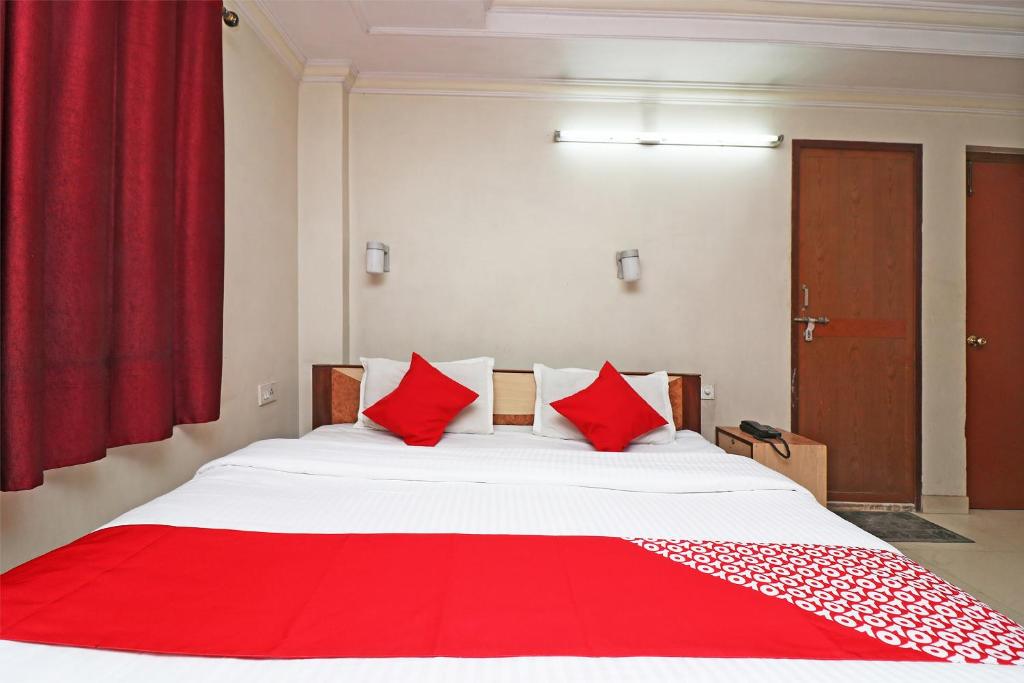 Трехместный (Классический трехместный номер), OYO 29941 Hotel Hukum Palace