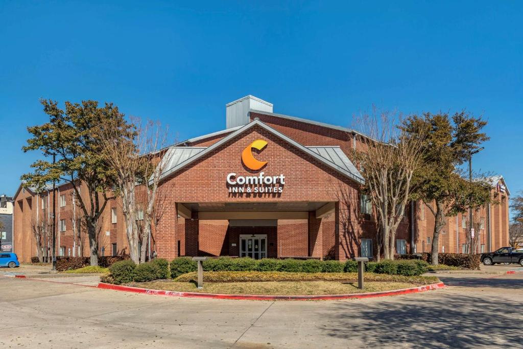 Comfort Inn & Suites North Dallas-Addison, Даллас