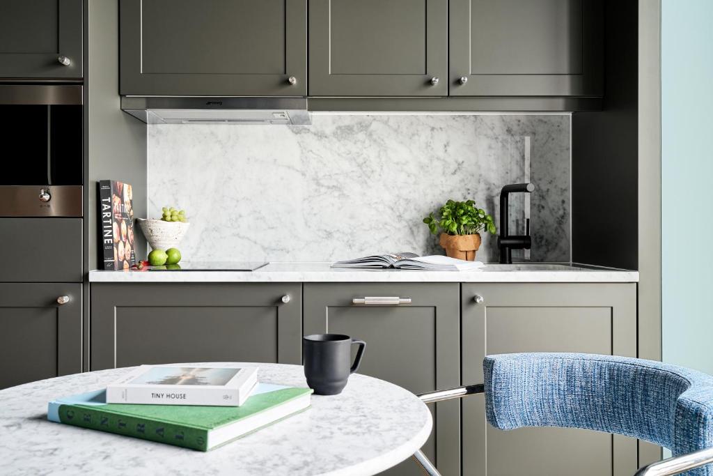 Студио (Номер-студио), Schwan Locke