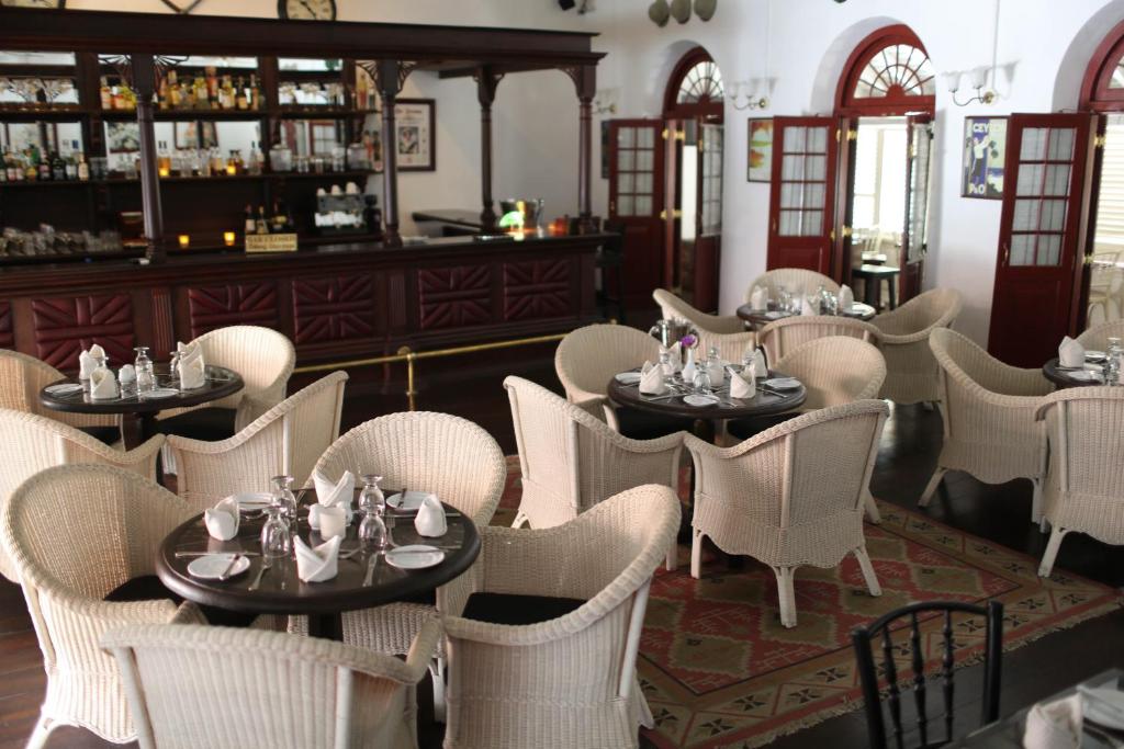 Royal Bar & Hotel, Канди
