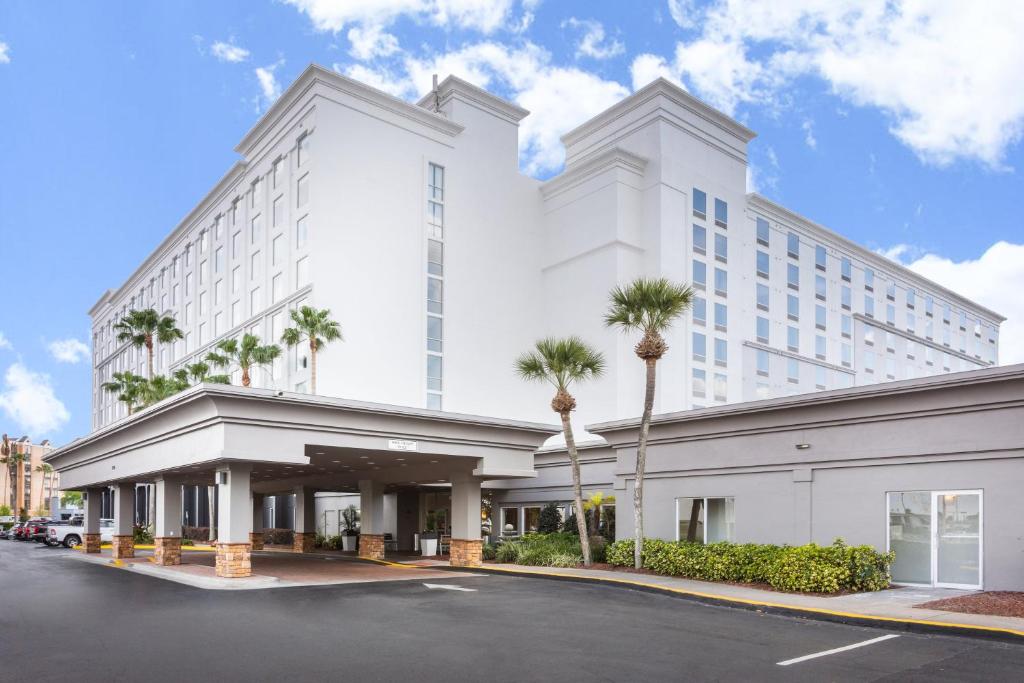 Holiday Inn & Suites Across From Universal Orlando, an IHG Hotel, Орландо