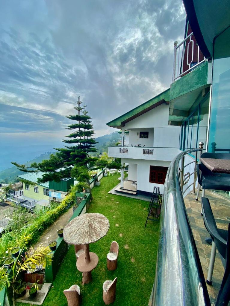 Sri Lak View Holiday Inn, Гапутале