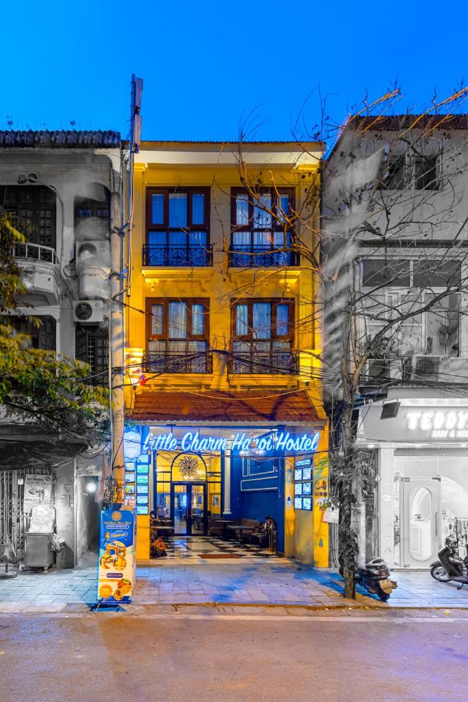Little Charm Hanoi Hostel - Homestay, Ханой