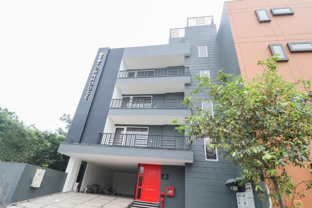 OYO Townhouse 700002 Noida Sector 71, Нью-Дели