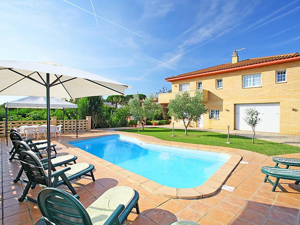 Villa with 4 bedrooms in Girona with private pool terrace and WiFi, Херона