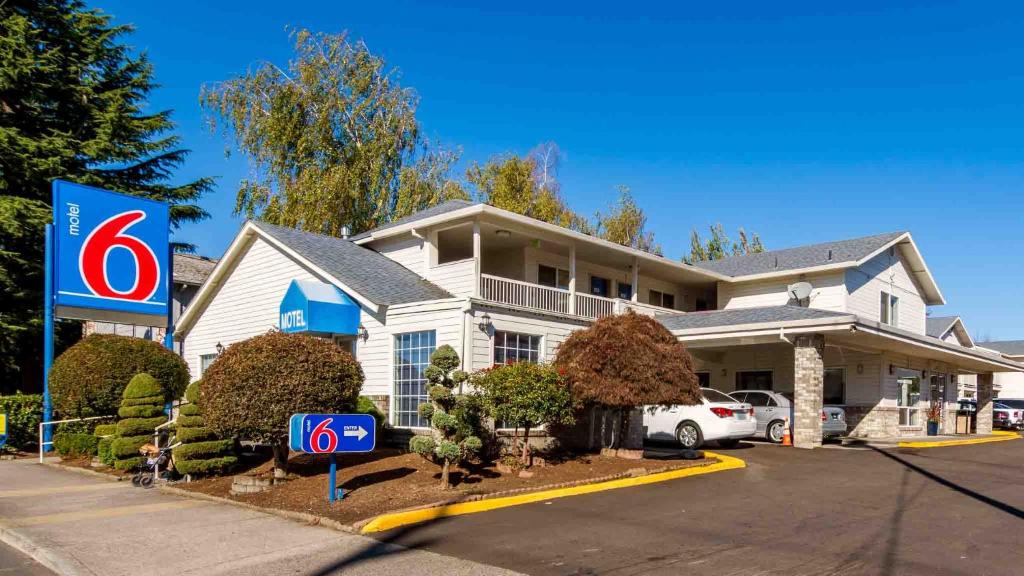 Motel 6 Portland Mall - 205, Портленд