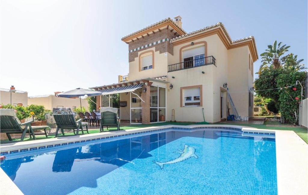 Nice home in Benajarafe w/ Outdoor swimming pool, WiFi and Outdoor swimming pool, Малага