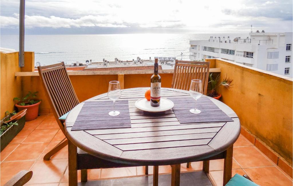 Nice home in Fuengirola w/ WiFi and 2 Bedrooms, Фуэнхирола