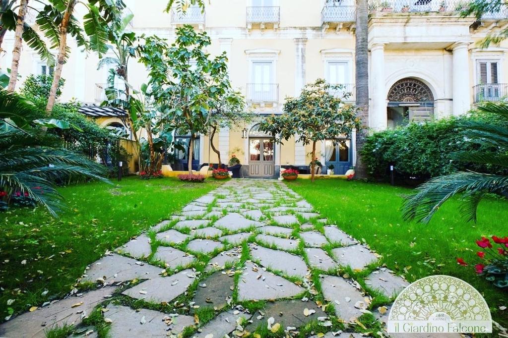 Il Giardino Di Piazza Falcone, Катания