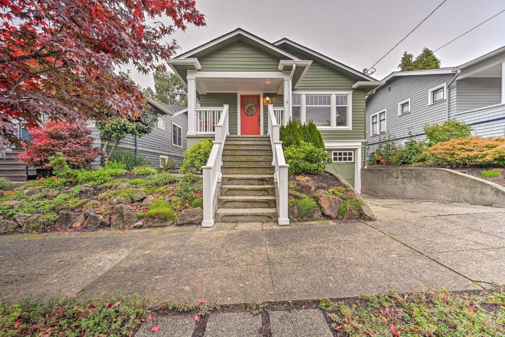 Charming Remodeled Wallingford Craftsman Home, Сиэтл