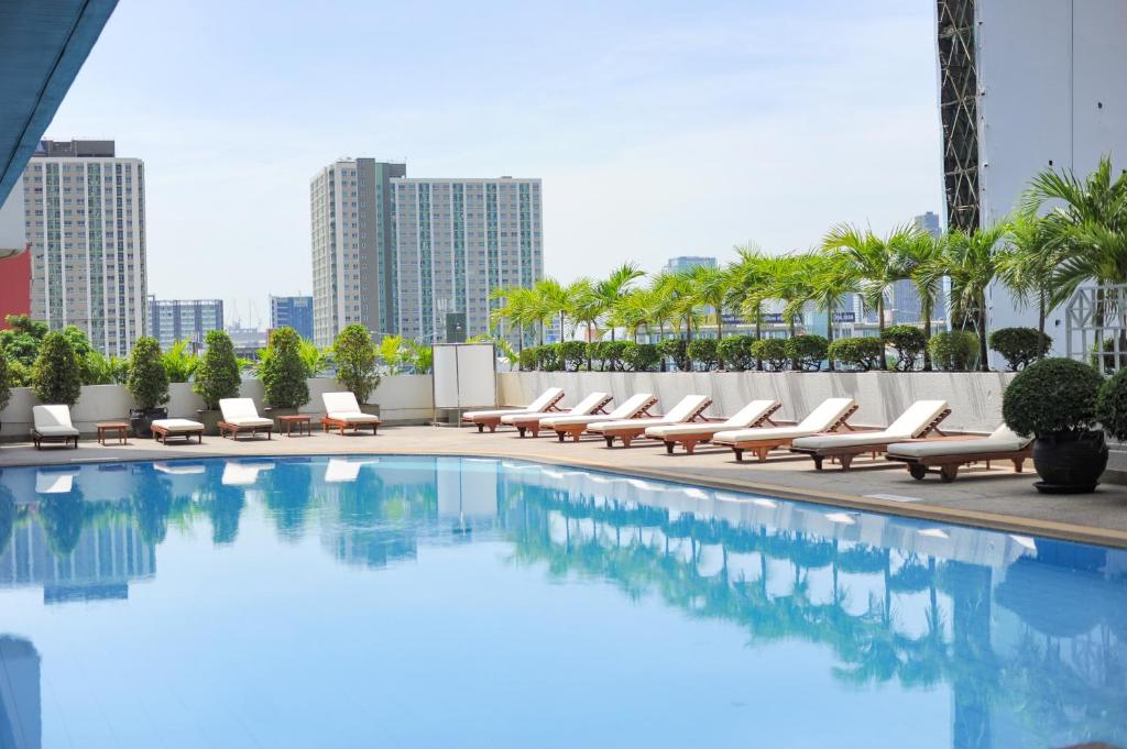 Отель Golden Tulip Sovereign Bangkok, Бангкок