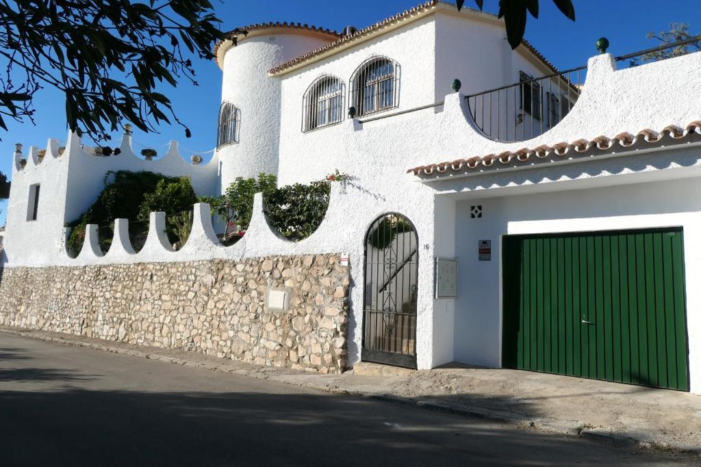 House with 3 bedrooms in Benajarafe with wonderful sea view private pool enclosed garden 300 m from the beach, Малага