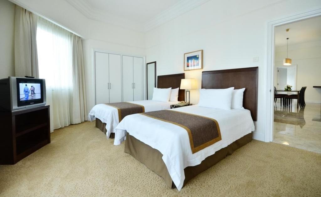 Апартаменты (Номер Делюкс с 2 спальнями (включен завтрак для 4 человек)), PNB Perdana Hotel & Suites On The Park