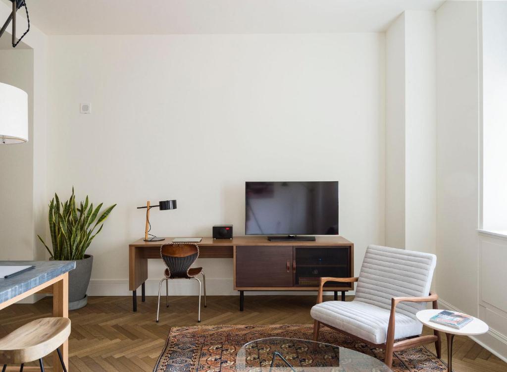 Двухместный (Апартаменты «Премиум» с 1 спальней), ROOST Midtown