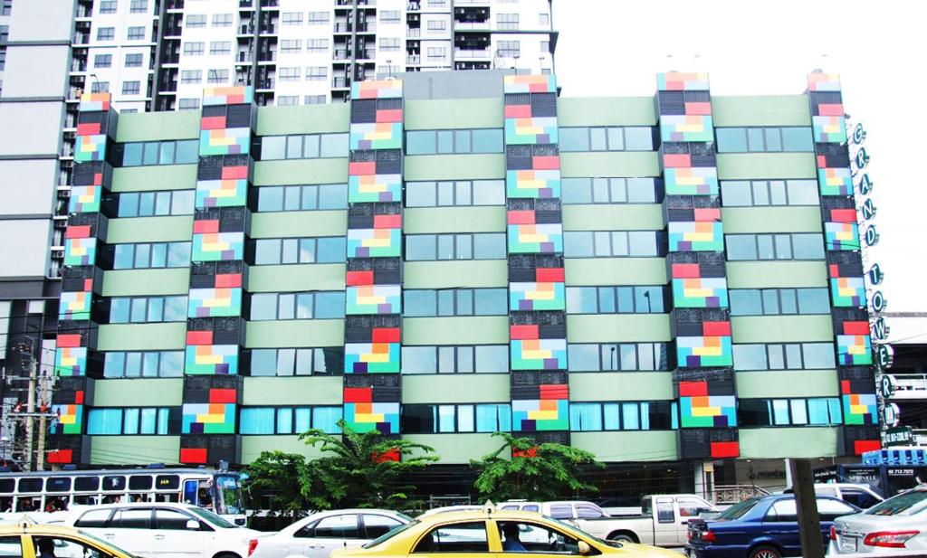 Отель Grand Tower Inn Sathorn, Бангкок