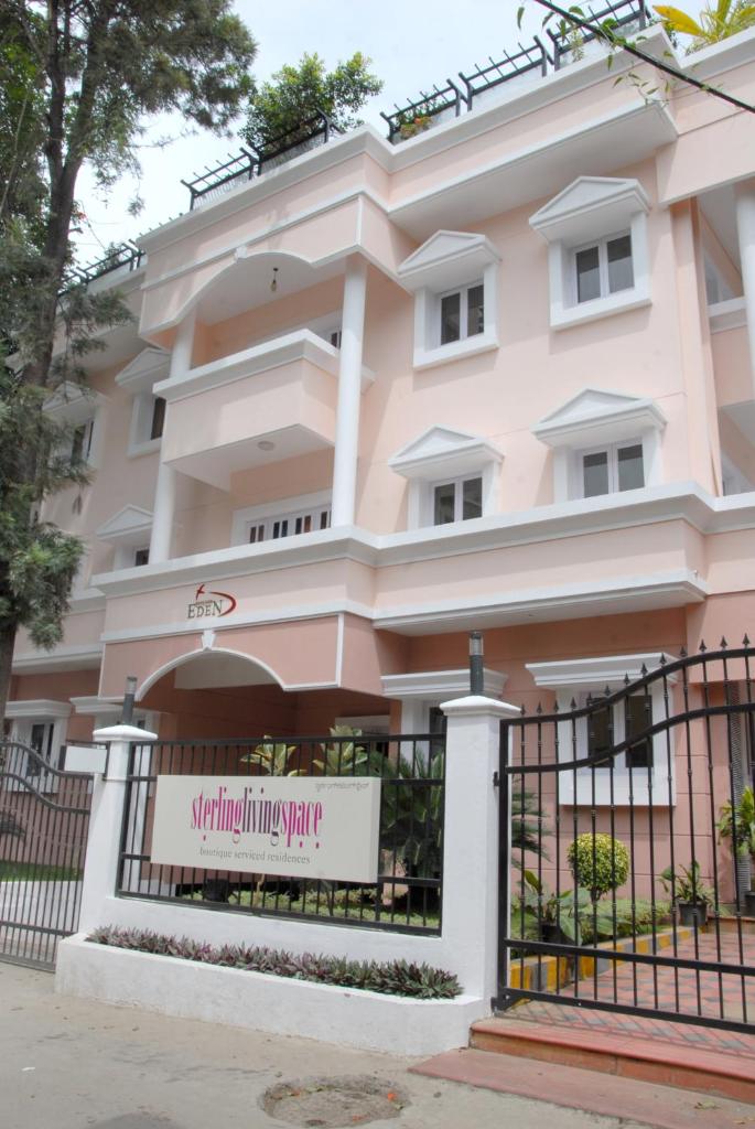 Sterling Living Space - Residency Road, Бангалор
