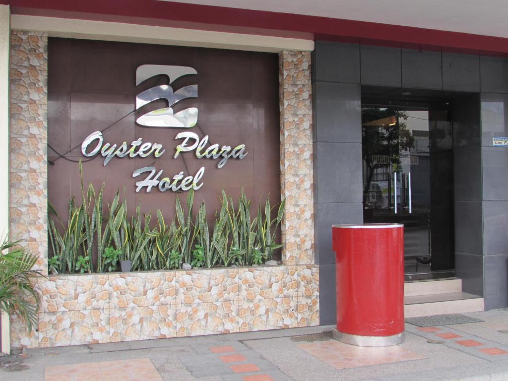 Oyster Plaza Hotel, Манила